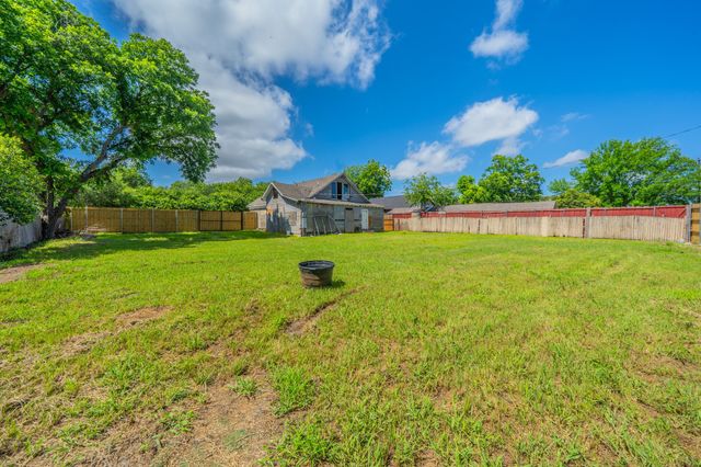 122 W Grand Prairie Road, Grand Prairie, TX 75051