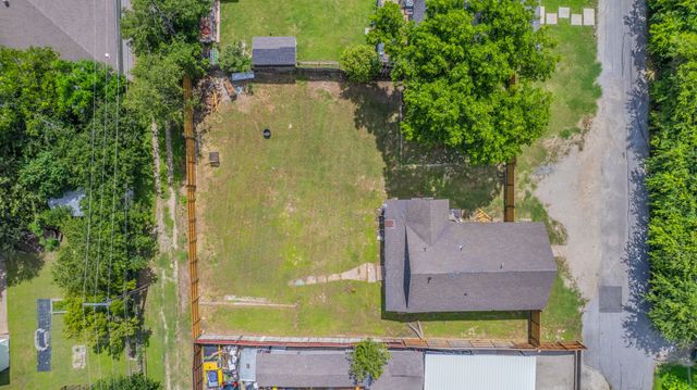 122 W Grand Prairie Road, Grand Prairie, TX 75051