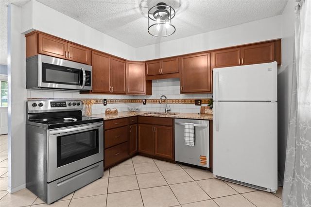 1101 SPRUCE COURT, Tavares, FL 32778