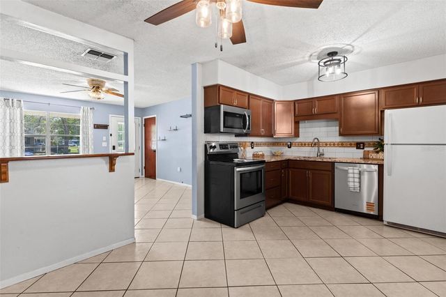 1101 SPRUCE COURT, Tavares, FL 32778