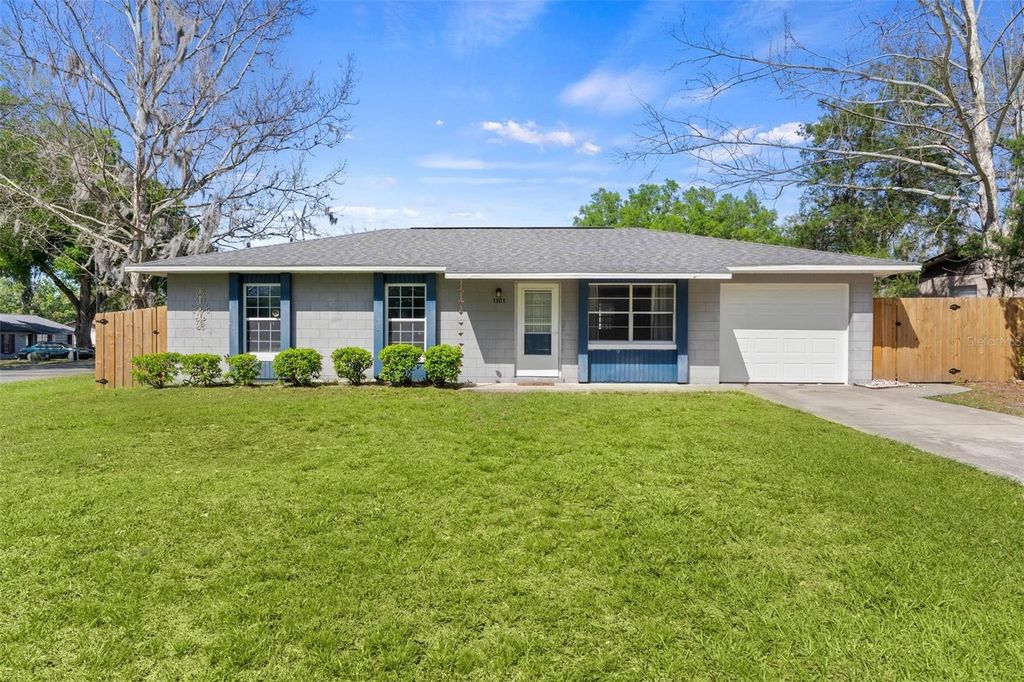 1101 SPRUCE COURT, Tavares, FL 32778