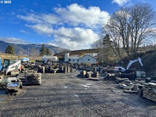 2668 Dock Rd, Hood River, OR 97031