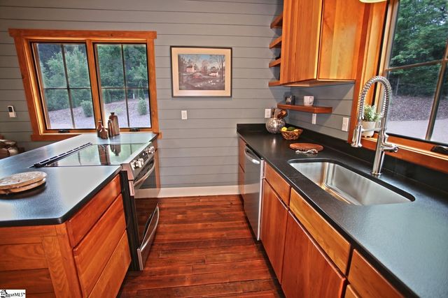 275 Jocassee Lake Road, Salem, SC 29676