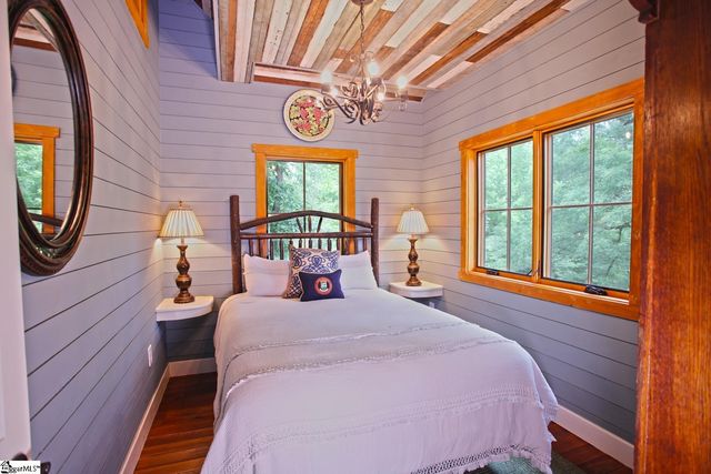 275 Jocassee Lake Road, Salem, SC 29676