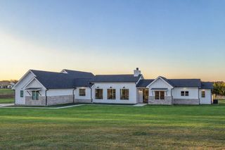 325 Sundance TRL, Liberty Hill, TX 78642