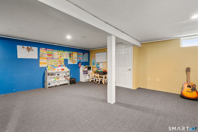22 Brookdale Avenue, Bloomfield, CT 06002