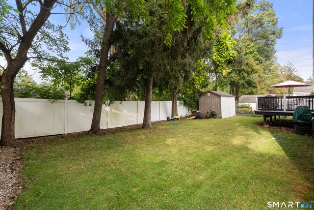 22 Brookdale Avenue, Bloomfield, CT 06002