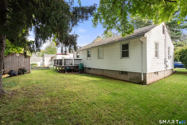 22 Brookdale Avenue, Bloomfield, CT 06002