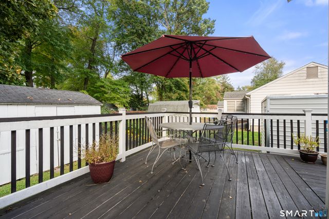 22 Brookdale Avenue, Bloomfield, CT 06002