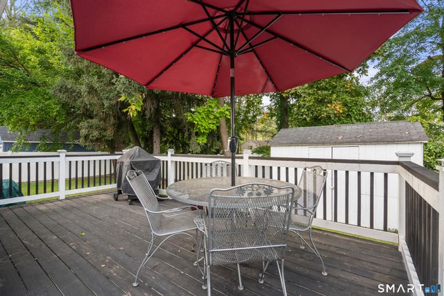 22 Brookdale Avenue, Bloomfield, CT 06002