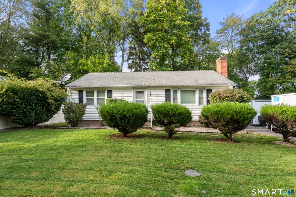 22 Brookdale Avenue, Bloomfield, CT 06002