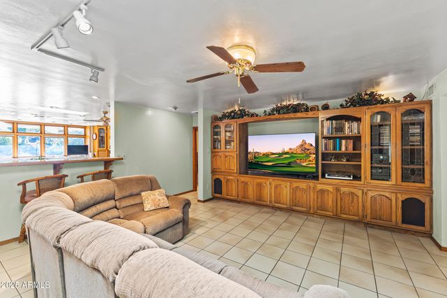 2047 W CAMBRIDGE Avenue, Phoenix, AZ 85009