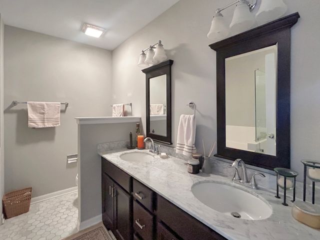 1726 Dixon Drive, Lisle, IL 60532