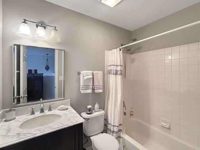 1726 Dixon Drive, Lisle, IL 60532