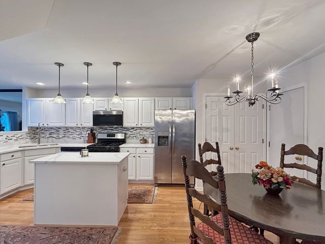 1726 Dixon Drive, Lisle, IL 60532