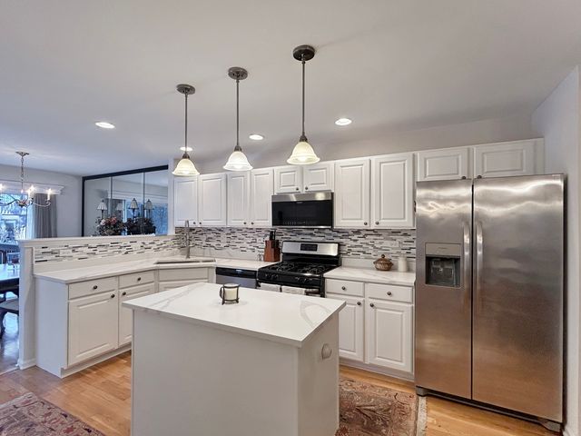 1726 Dixon Drive, Lisle, IL 60532