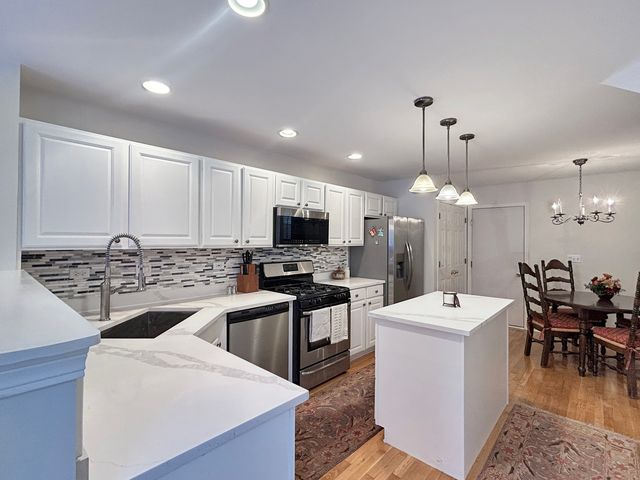 1726 Dixon Drive, Lisle, IL 60532