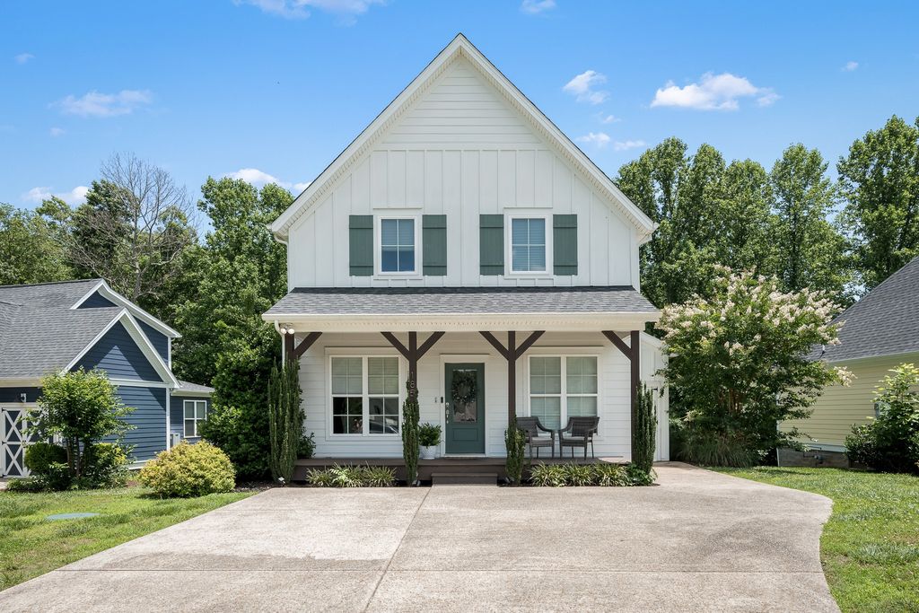 185 Evans Dr, Tullahoma, TN 37388