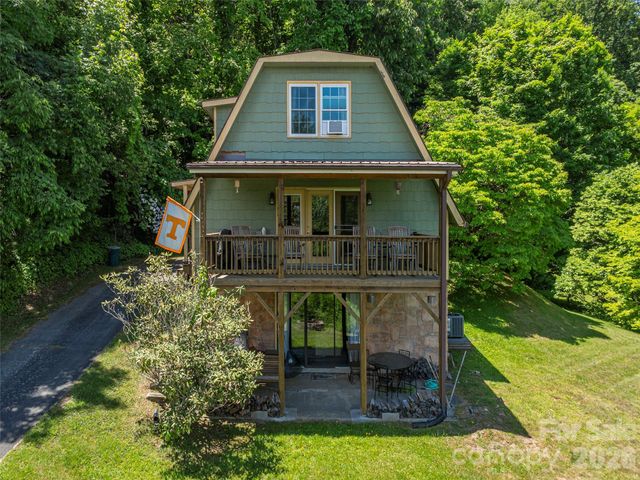 649 Acres View Drive, Waynesville, NC 28786