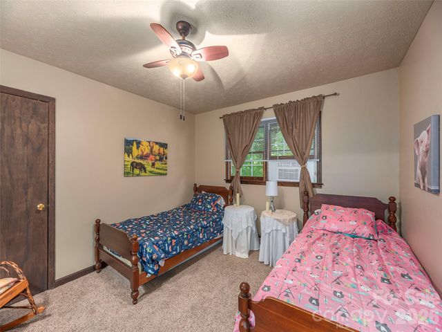 649 Acres View Drive, Waynesville, NC 28786