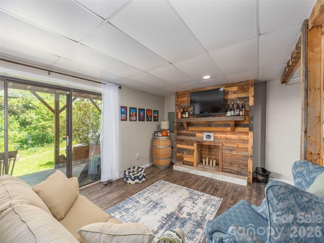 649 Acres View Drive, Waynesville, NC 28786