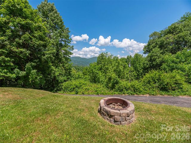 649 Acres View Drive, Waynesville, NC 28786
