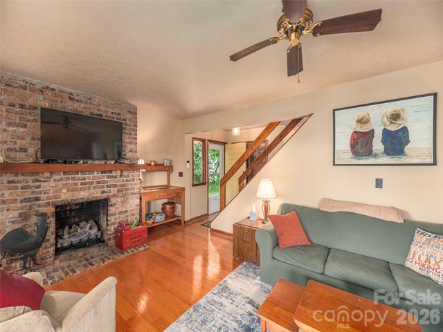 649 Acres View Drive, Waynesville, NC 28786