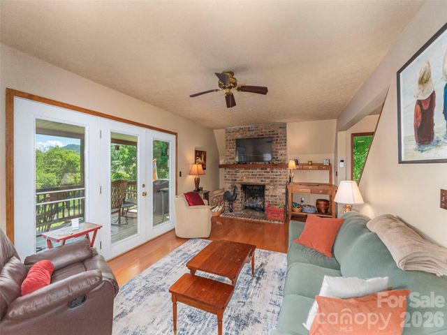 649 Acres View Drive, Waynesville, NC 28786