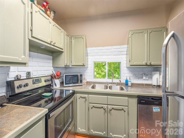 649 Acres View Drive, Waynesville, NC 28786