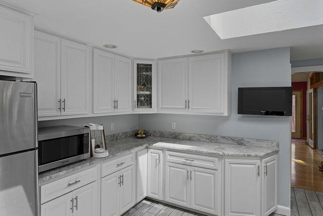 18 Collins Dr, Hudson, MA 01749