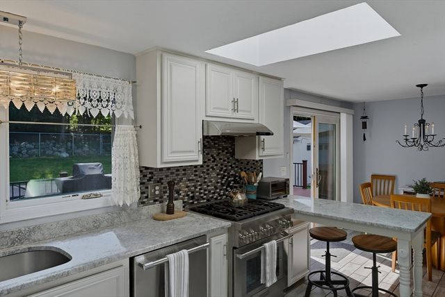 18 Collins Dr, Hudson, MA 01749