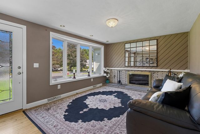18 Collins Dr, Hudson, MA 01749