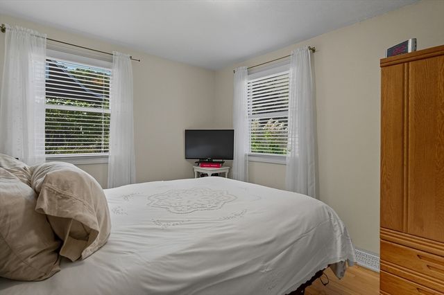 18 Collins Dr, Hudson, MA 01749