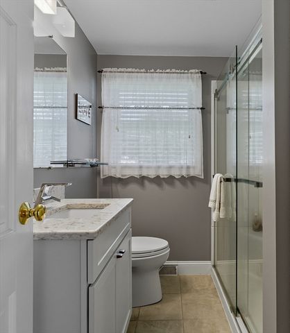 18 Collins Dr, Hudson, MA 01749