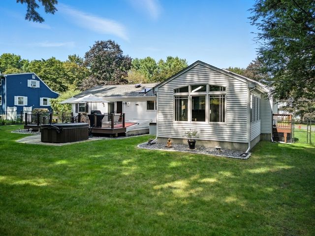 18 Collins Dr, Hudson, MA 01749