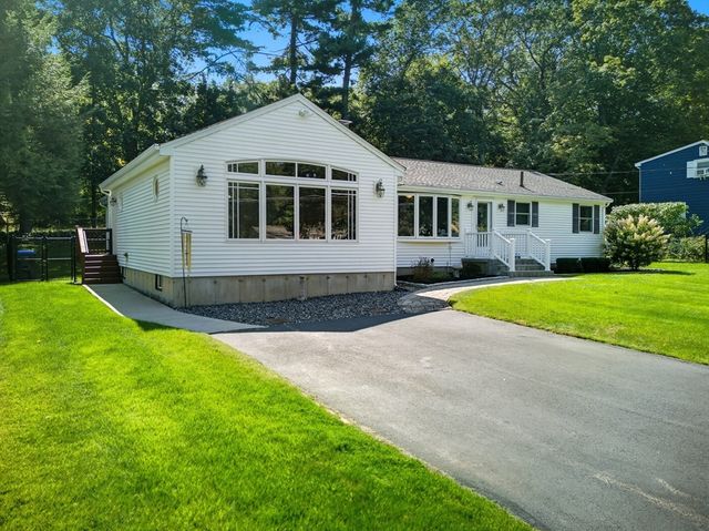 18 Collins Dr, Hudson, MA 01749