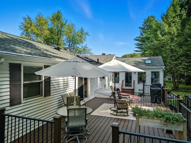 18 Collins Dr, Hudson, MA 01749