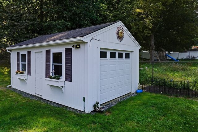 18 Collins Dr, Hudson, MA 01749