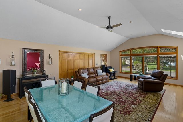 18 Collins Dr, Hudson, MA 01749