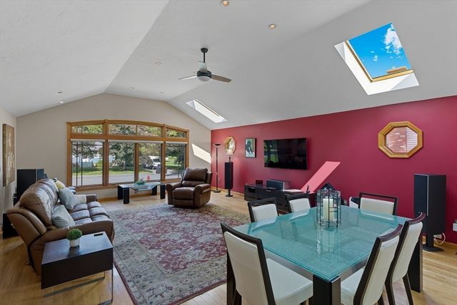 18 Collins Dr, Hudson, MA 01749