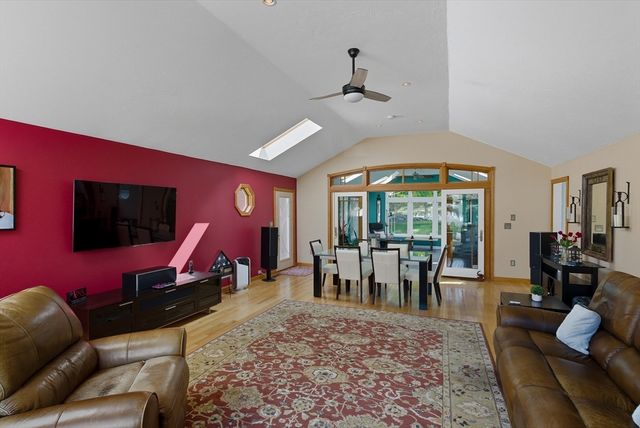18 Collins Dr, Hudson, MA 01749