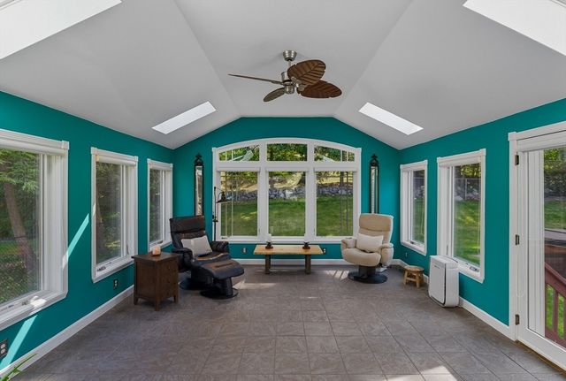 18 Collins Dr, Hudson, MA 01749