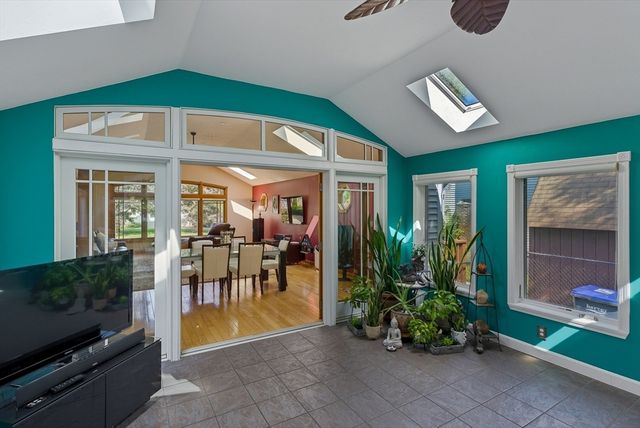 18 Collins Dr, Hudson, MA 01749