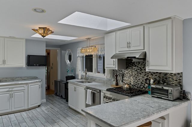 18 Collins Dr, Hudson, MA 01749