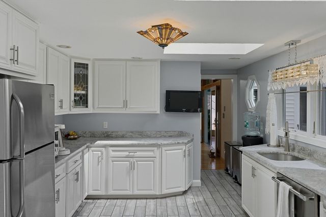 18 Collins Dr, Hudson, MA 01749