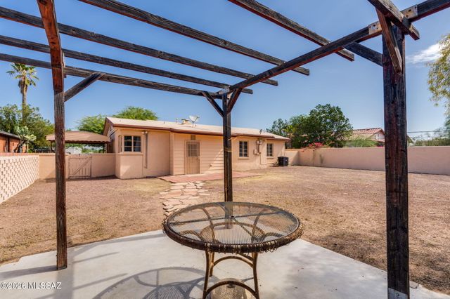 2014 E Helen Street, Tucson, AZ 85719