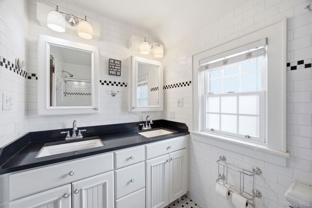 110 Bedford Avenue, Garden City Park, NY 11040