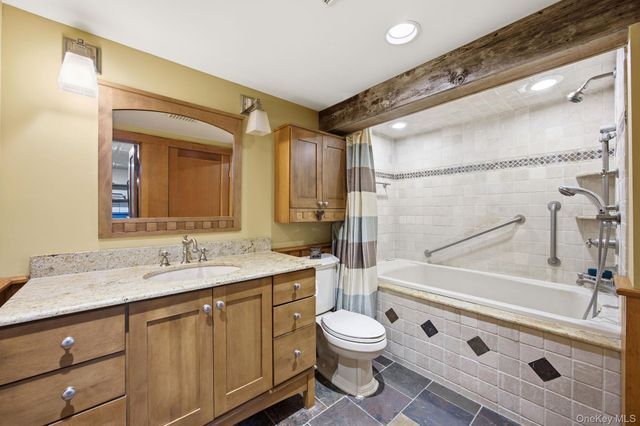 110 Bedford Avenue, Garden City Park, NY 11040