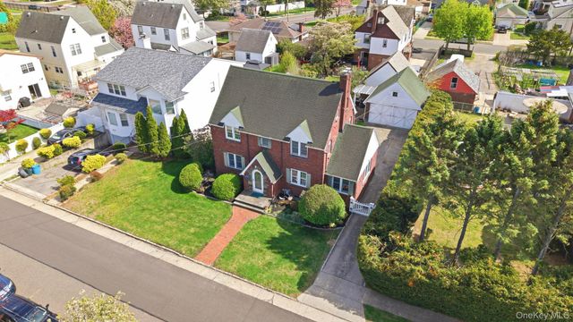 110 Bedford Avenue, Garden City Park, NY 11040