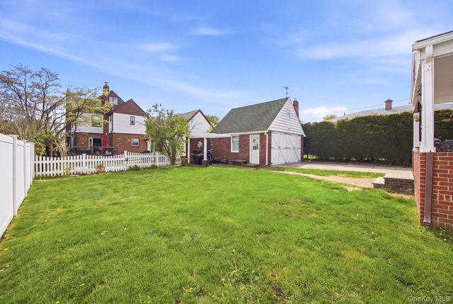 110 Bedford Avenue, Garden City Park, NY 11040